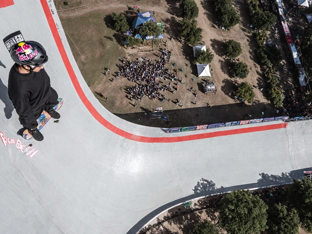 Skateboarder brasileiro quebra recorde mundial ao cair de prédio de 88 m em Porto Alegre